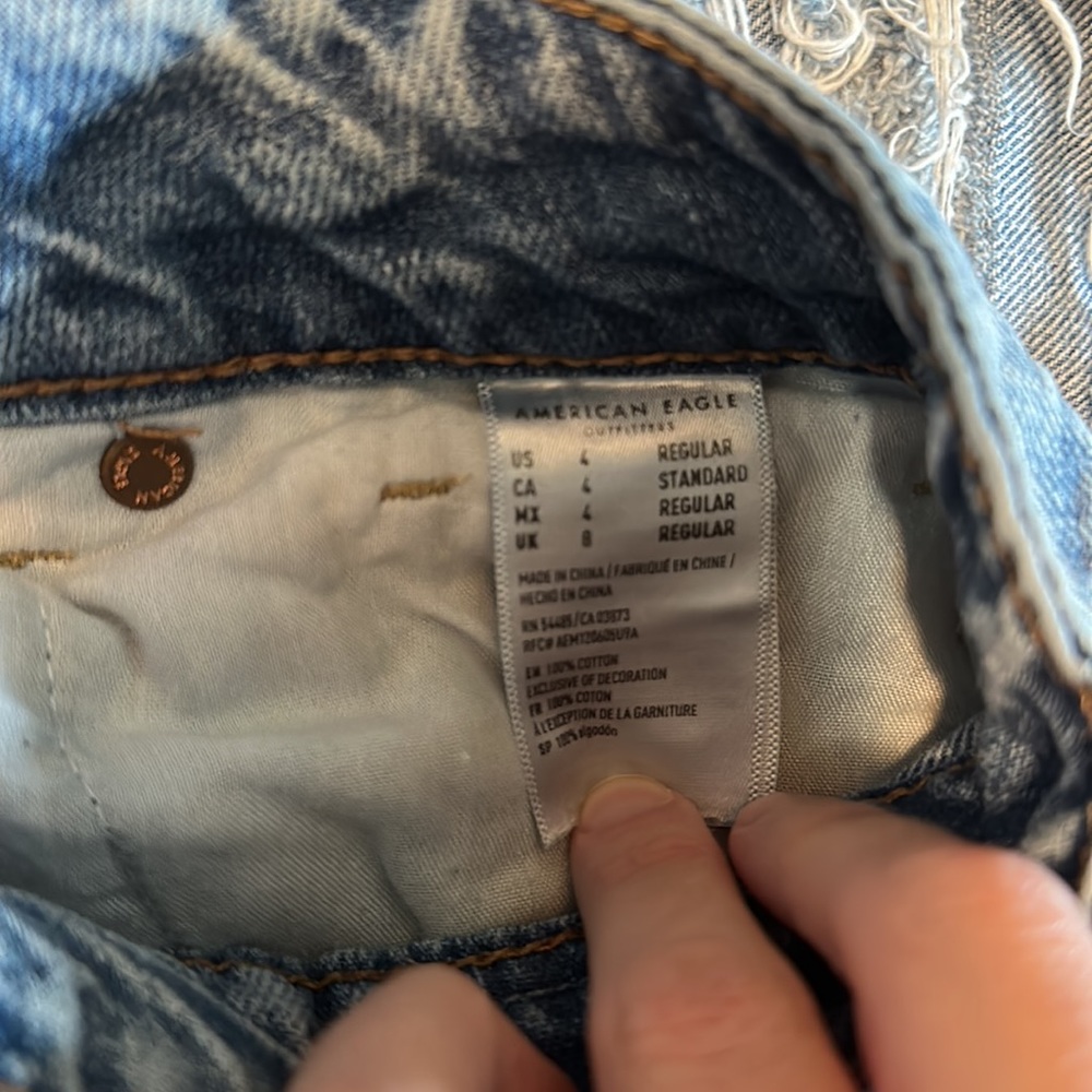 American Eagle boyfriend jeans - Picture 3 of 4